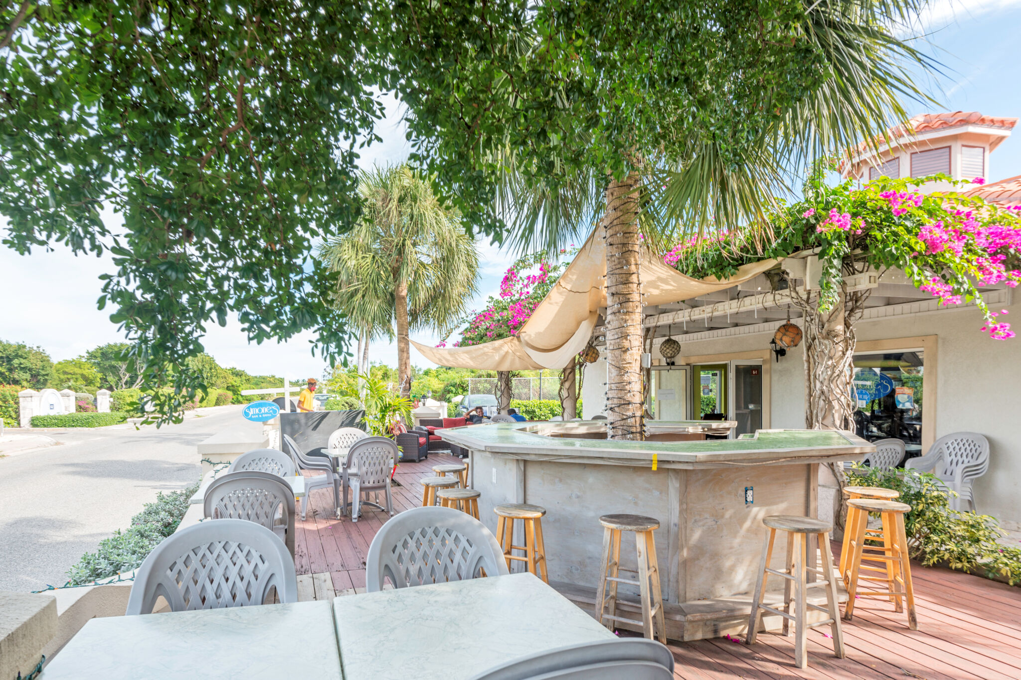 Simone’s Bar & Grill